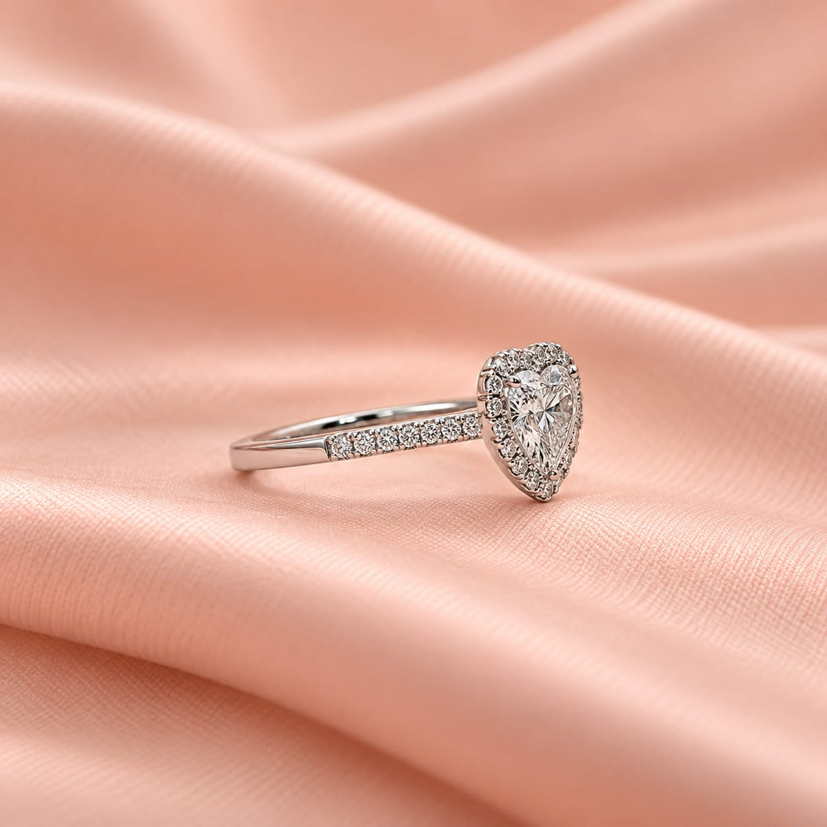 Zaina Aura heart lab grown diamond ring design, detail view 2