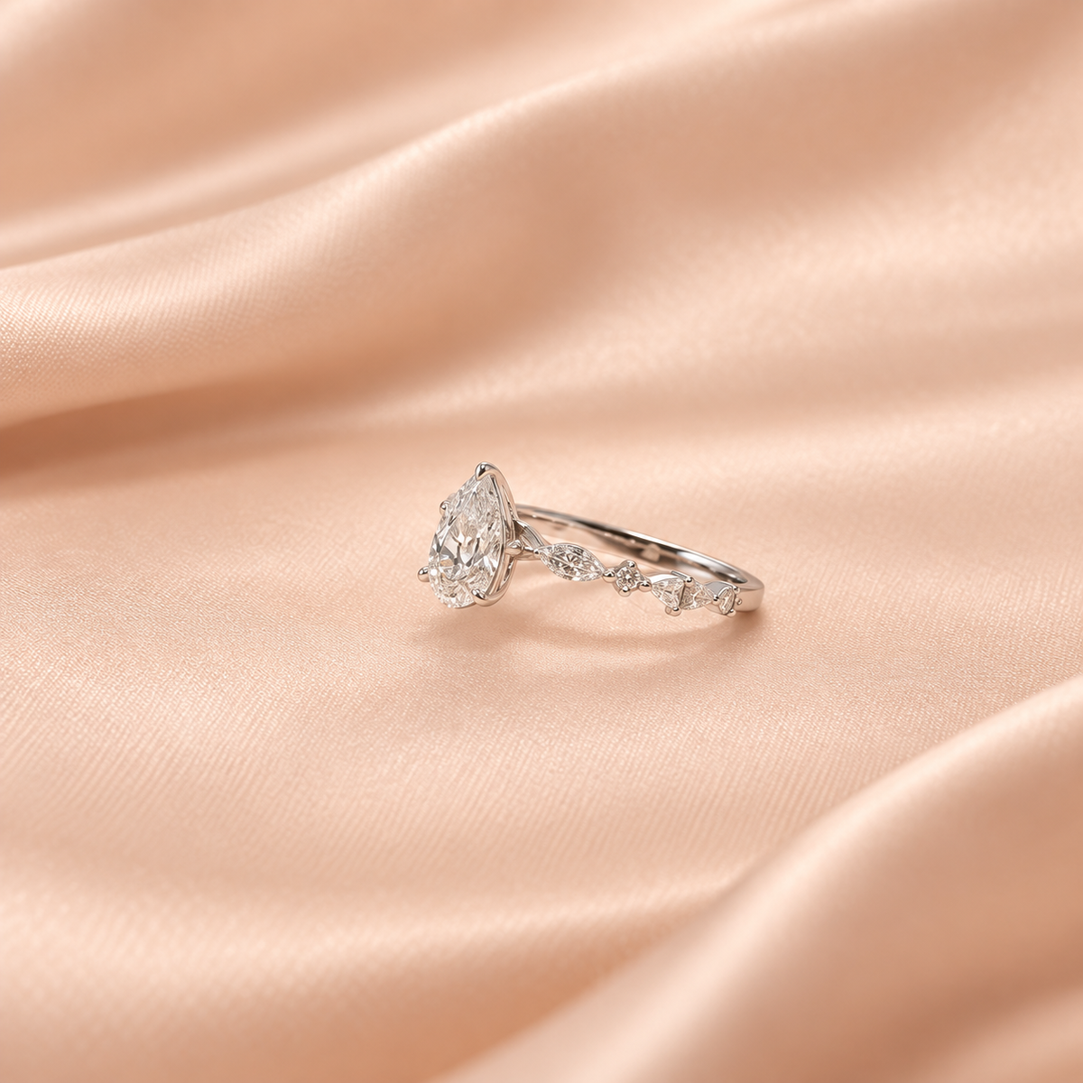 Zaina Serra lab grown diamond ring in 14k Rose Gold, detail view 5