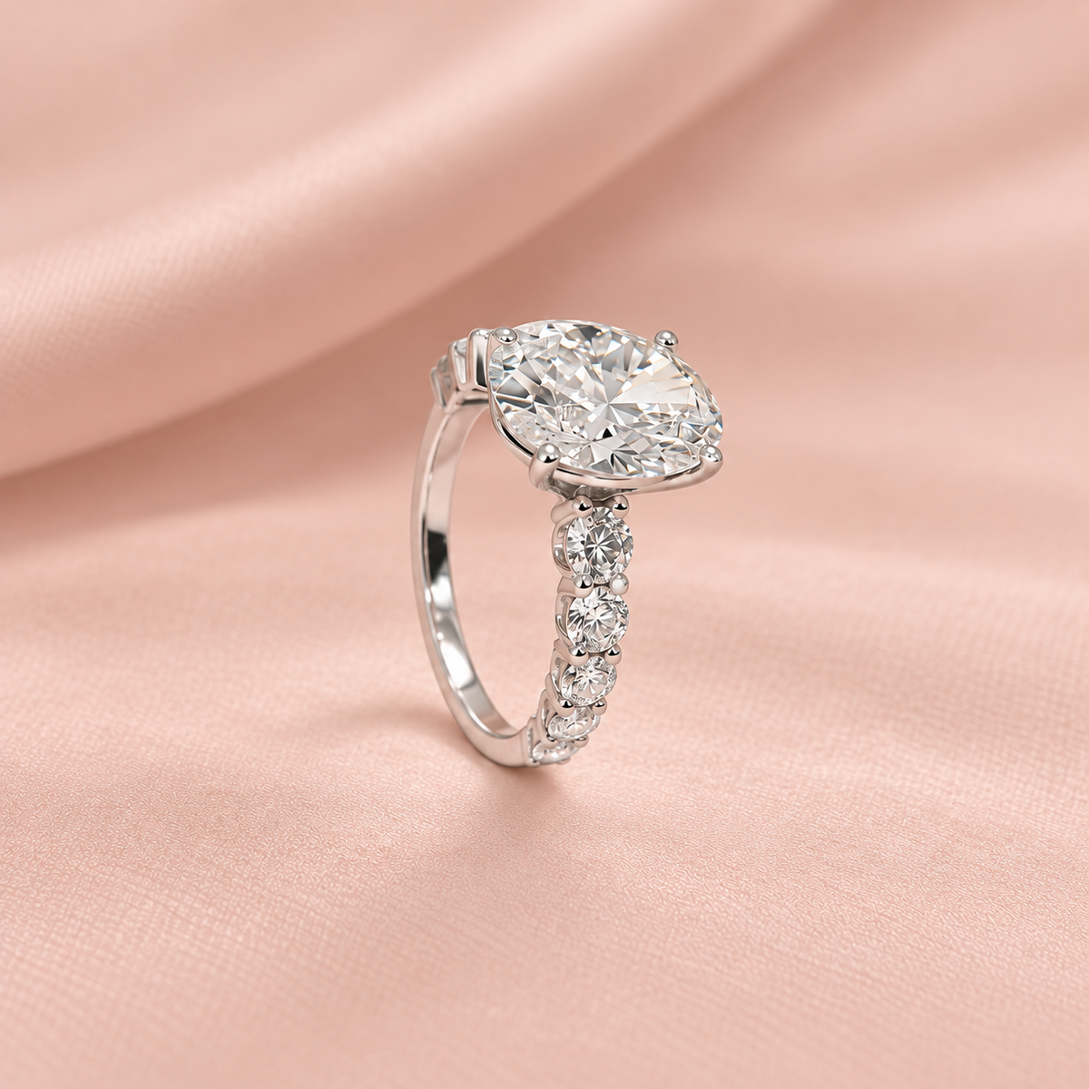 Zaina Mira oval / round lab grown diamond ring design, detail view 4